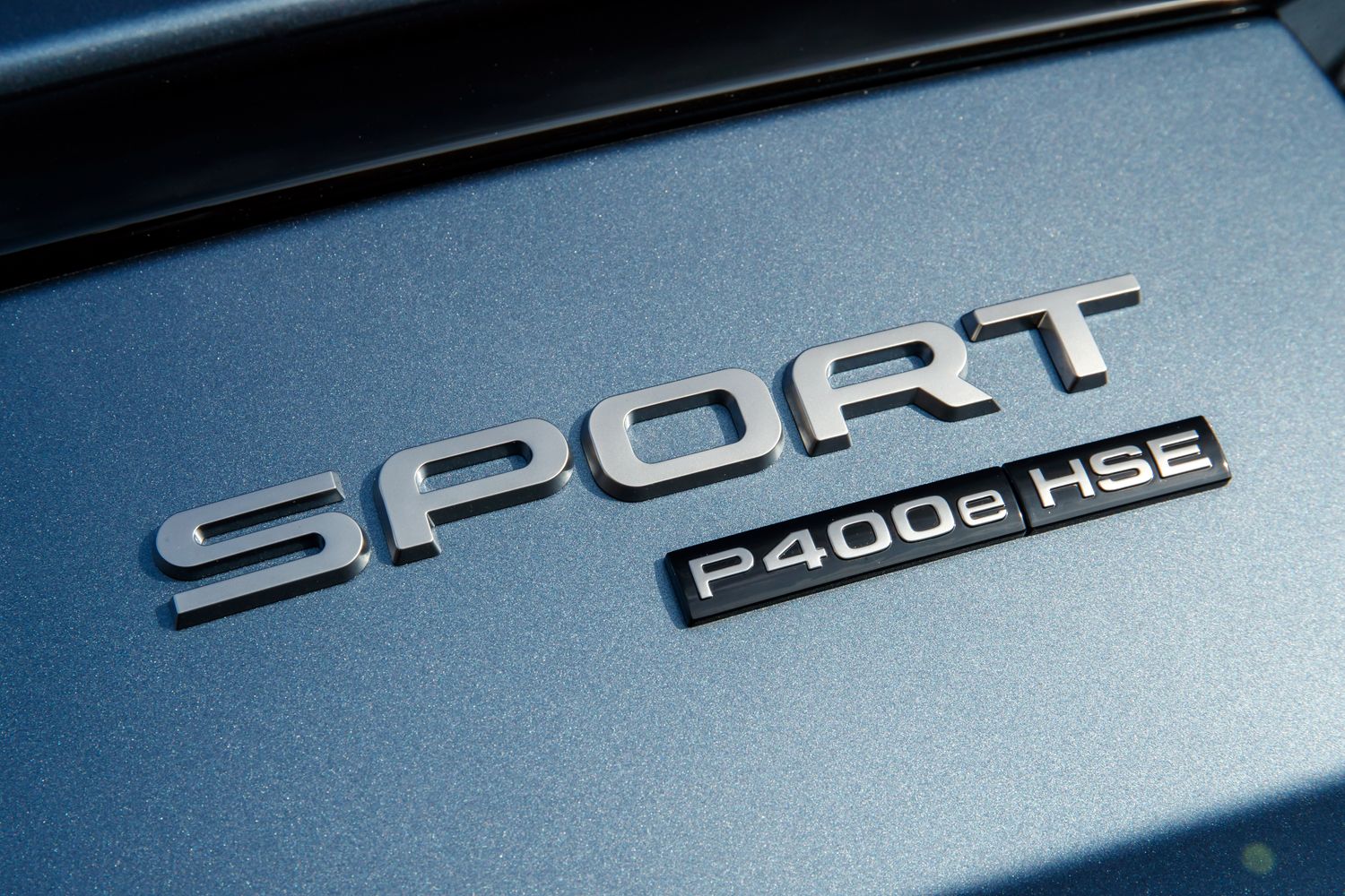 Range Rover Sport P400e HSE badge